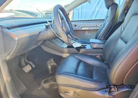 2022 Tesla Model Y z USA, uszkodzony, nr VIN 7SAYGAEE3NF506166